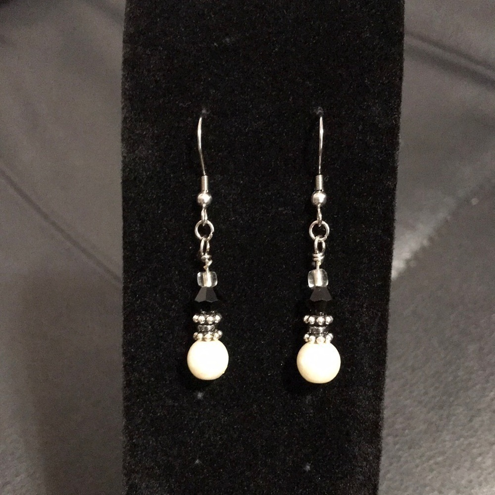 HANDCRAFTED EARRINGS—FISHHOOK DANGLES—Black Bicone/Wht Bead/Silvertone Findings - Picture 7 of 7